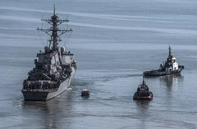 Razarač SAD-a uplovio u Crno more, nadgleda ga ruska flota