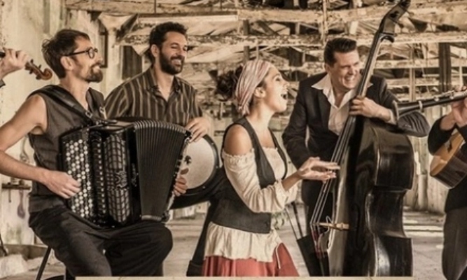 ''Barcelona Gipsy Balkan Orchestra'' na Ljetnjoj pozornici u Kotoru