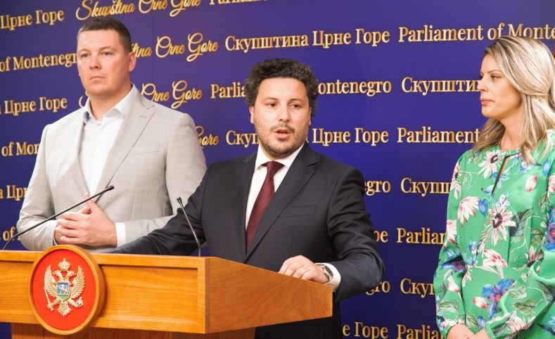 URA: Međunarodni eksperti potvrdili da se radi o korupciji, pozivamo poslanike vlasti da ne glasaju Sporazum koji je na štetu Crne Gore