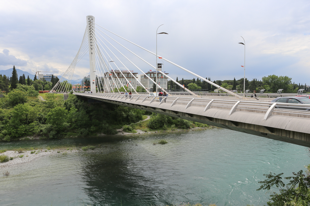 Sva komunikacija sa sužbama Glavnog grada poštom ili mailom