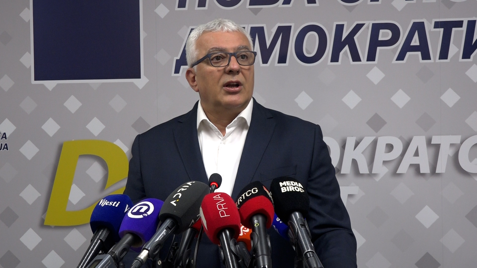 Mandić pisao Đukanoviću: Očekujem da ćete Lekiću dati mandat