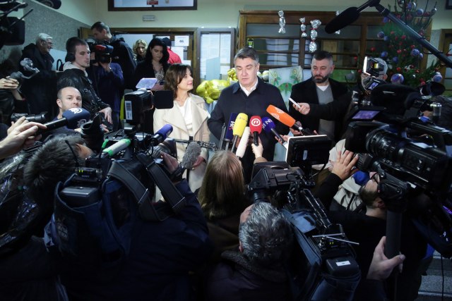 Zagreb: Milanović napadnut pri dolasku na glasanje