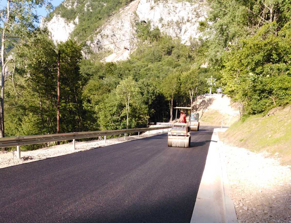 Počelo asfaltiranje saobraćajnice prema žičari u okviru Đalovića pećine