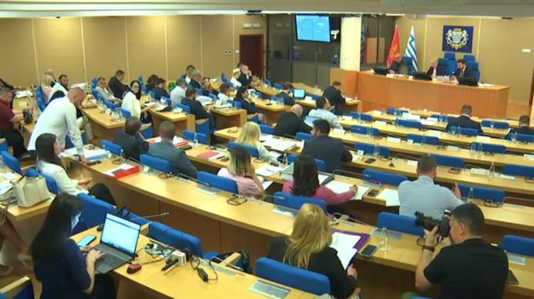 Sastanak većine danas u Podgorici: Dogovor ili vanredni izbori?