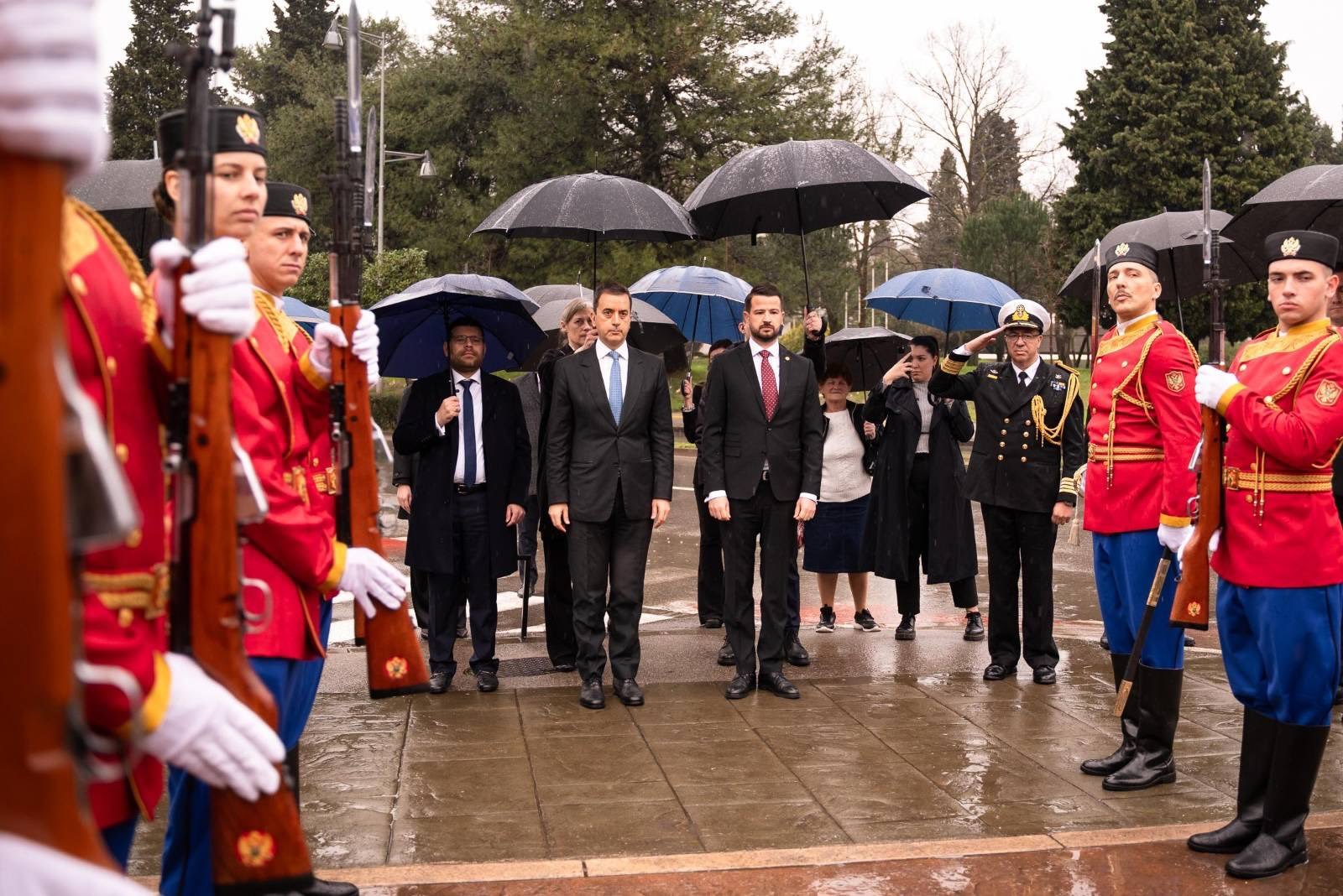 Milatović položio vijenac na spomenik Vasu Brajoviću