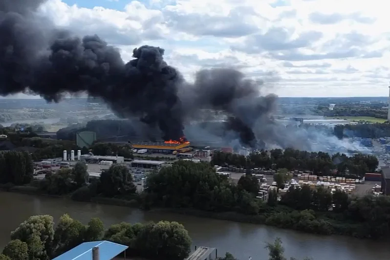 Hamburg: Eksplozije i požar u industrijskoj zoni, crni dim prekrio grad