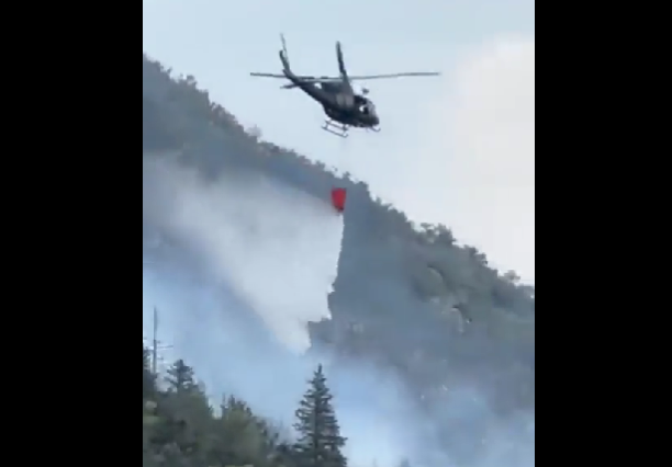 Helikopteri Vojske Crne Gore u akciji: Pogledajte gašenje požara iznad Perasta