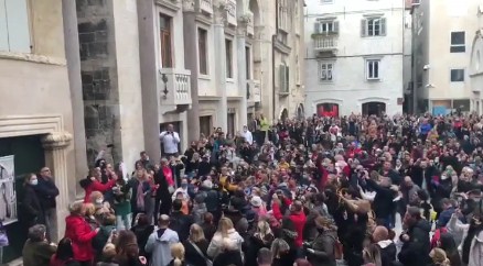 Pogledajte: Splićani se pjesmama oprostili od Balaševića