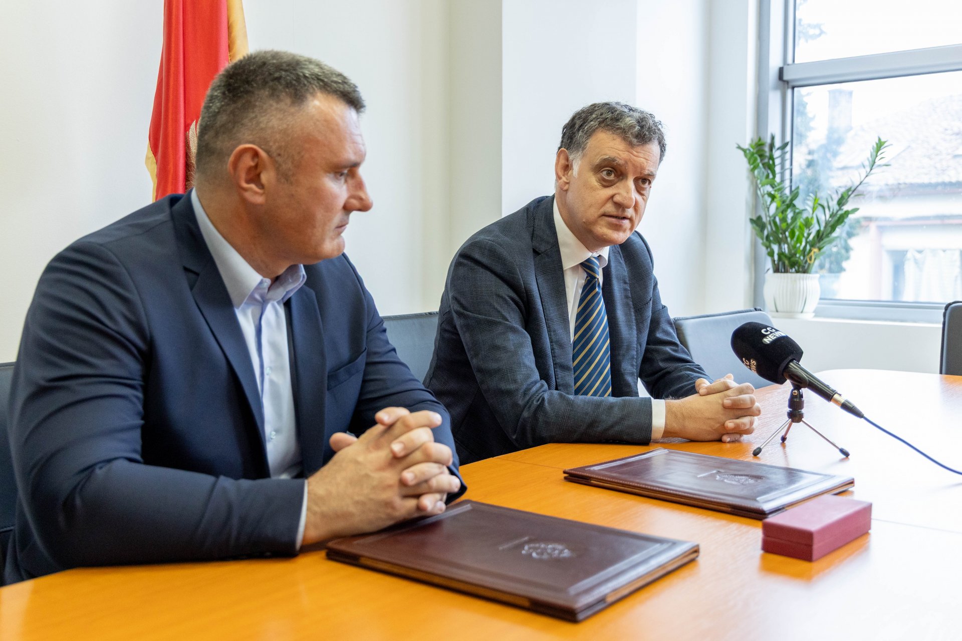 Komnenović i Vuksanović potpisali Memorandum o izgradnji bulevara u Tivtu kojim dnevno prođe oko 30 hiljada vozila