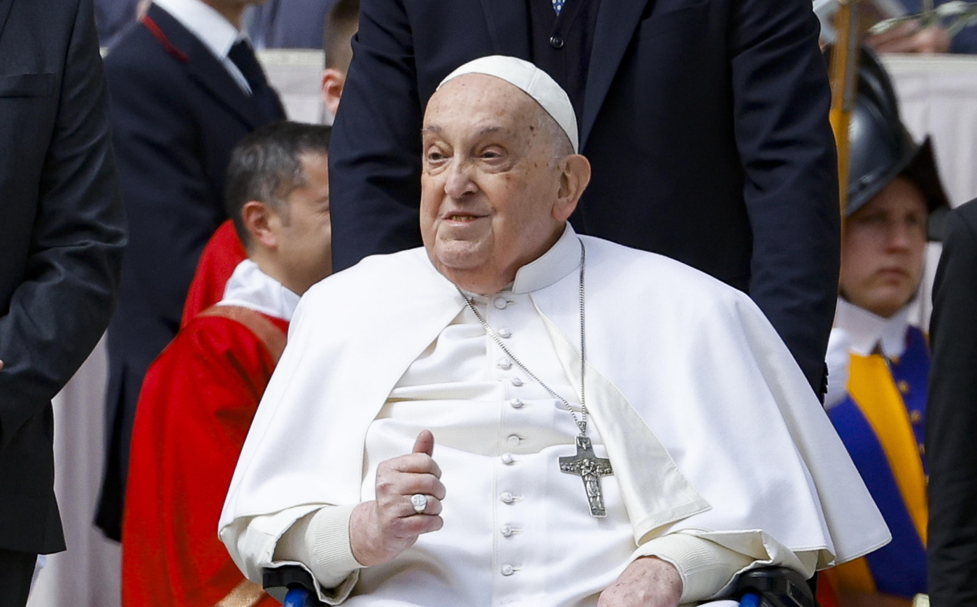 Papa Franjo na sastanku u Vatikanu zahvalio ljekarima koji su mu spasili život