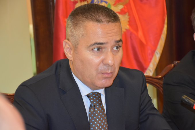 Veljović: Nećemo dozvoliti skrnavljenje državnih simbola