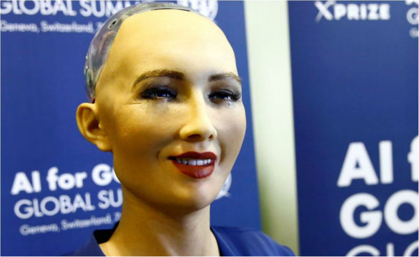 Prva žena - robot sa državljanstvom: Budite dobri prema meni, pa ću i ja prema vama