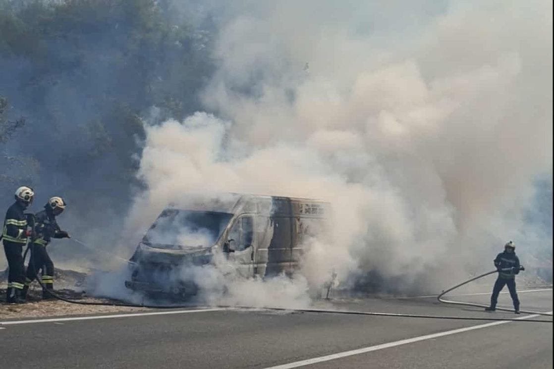 Ugašen požar na putu Nišić - Danilovgrad; Tadić: Požar zatečen u razbuktaloj fazi