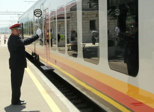 Željeznički saobraćaj u prekidu: Putnički voz pokidao kontaktnu mrežu
