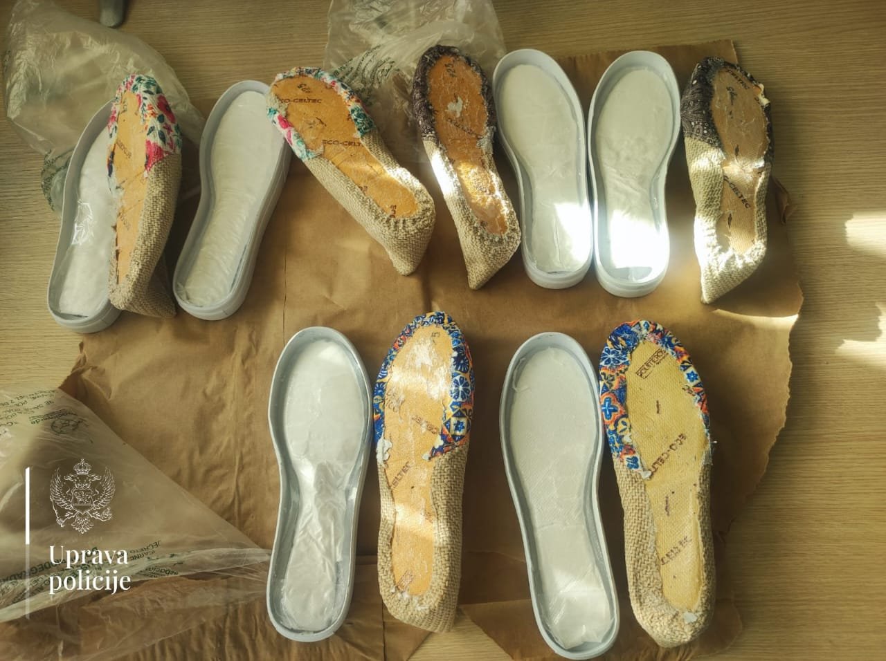 U obući pronađeno više od pola kilograma amfetamina, zaplijenjeno i oko 440 tableta sa liste opijata
