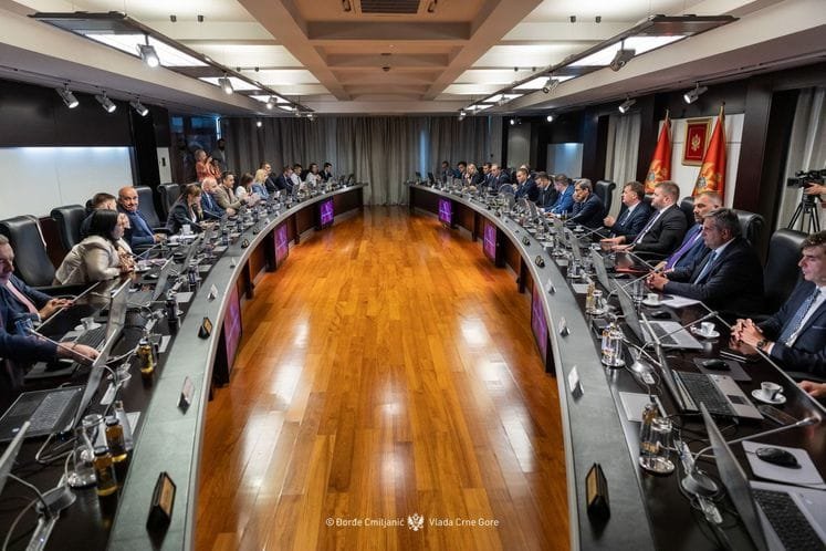 Vlada otvara račun za pomoć ugroženima u požarima