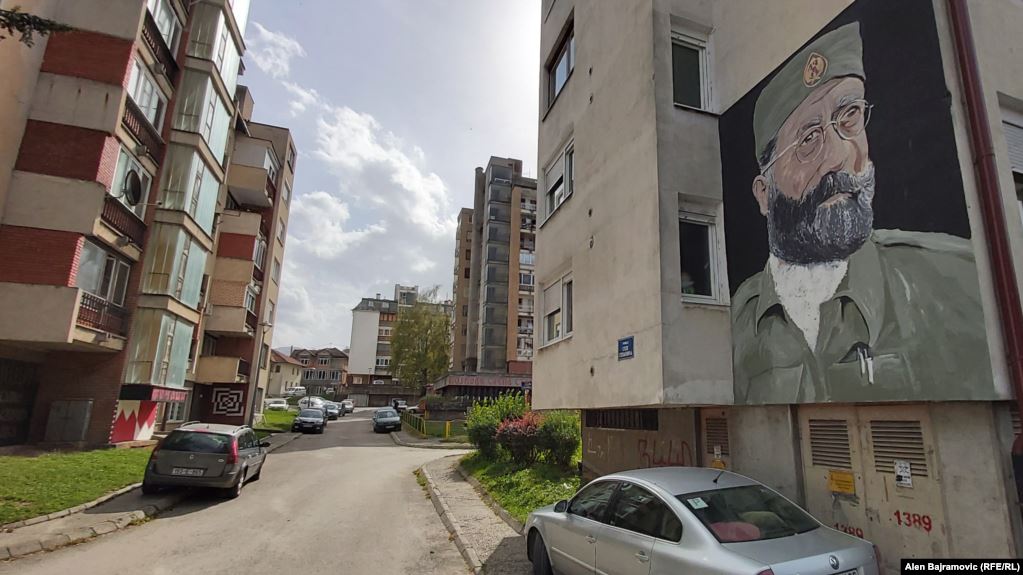 Mural Draže Mihailovića pored mjesta silovanja i ubijanja bošnjačkih civila