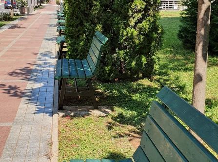U Tivtu od danas osam novih klupa