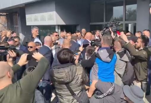 Dodik stigao u sud, pristalice mu poručile: Naprijed predsjedniče