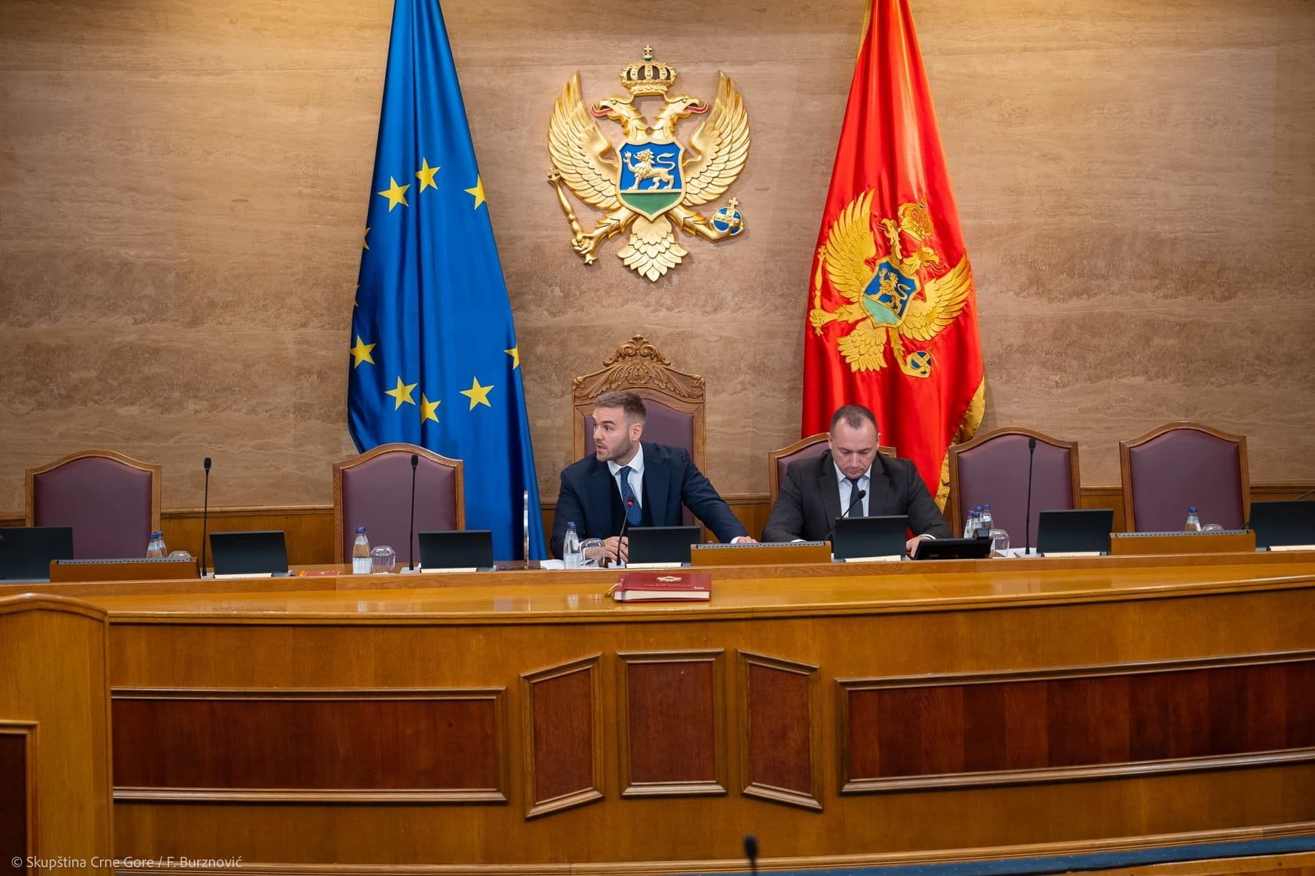 Dizdarević: Zašto nemamo ambasadore u BiH i Albaniji? Čekamo li profesionalce ili nacionalno podobne?; Adžović: Početak radova na drugoj dionici auto-puta 2026. godine