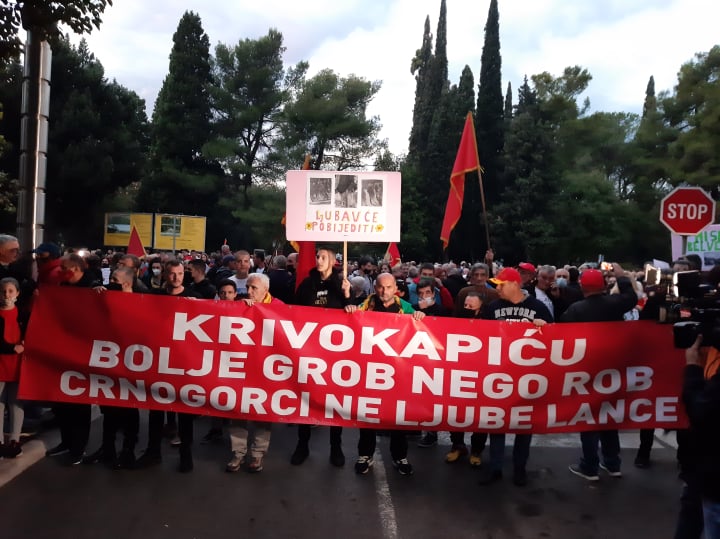Građani poručili: Krivokapiću, bolje grob nego rob, ne pristajemo na asimilaciju crkve Srbije!