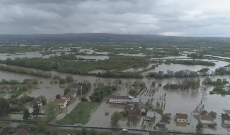 Apokaliptične scene: Pogledajte kako izgleda potopljeni Prijedor iz vazduha