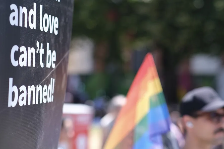 Desetine hiljada na ulicama Budimpešte protiv Orbanove vlade, za prava LGBT osoba