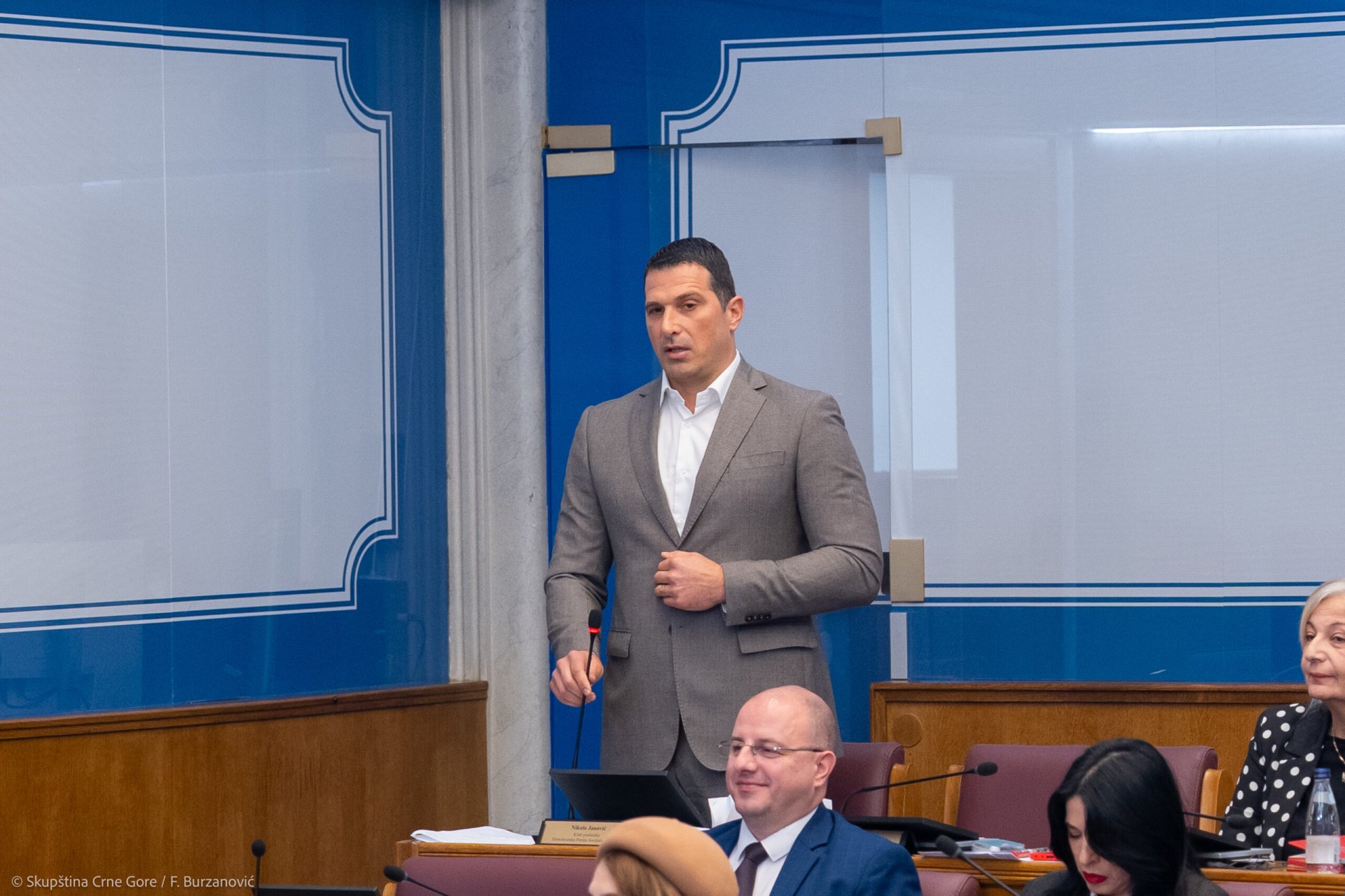 Poslanici iz redova vlasti o Janoviću: Odlazak iz DPS-a udarac koji se ne može sakriti ispod tepiha