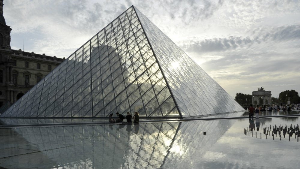 Za krađu u Luvru optužena 38-godišnja žena