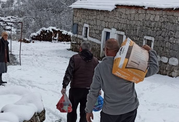 Pomoć stigla i u snijegom prekriveno zaleđe Herceg Novog
