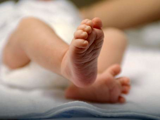 Beba u Sloveniji umrla od izgladnjivanja, roditeljima veganima uslovna kazna