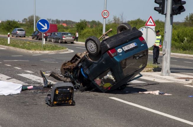 Stravična nesreća u Hrvatskoj: Jedna osoba izletjela iz vozila i na licu mjesta preminula