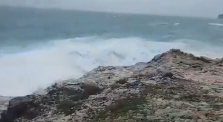 U Hrvatskoj crveni meteo alarm: Talasi ogromni, neka mjesta već pod vodom