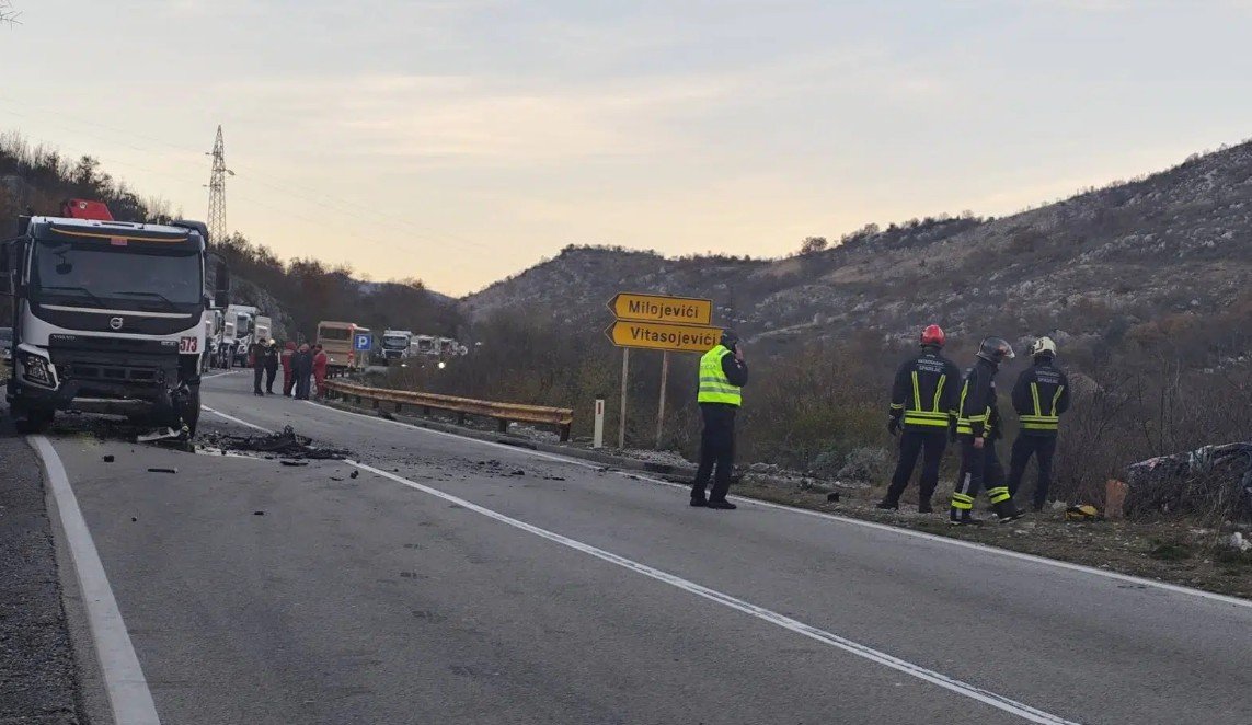 U saobraćajnoj nesreći kod Drenoštice poginula jedna osoba