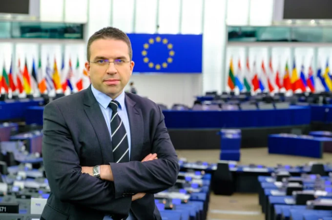 Sokol: Više EU poslanika zabrinuto zbog situacije, mediji ne smiju biti meta zato što kritikuju vlast