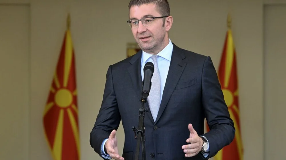 Ipak neće biti poreza za neudate i neoženjene, obećao  makedonski premijer