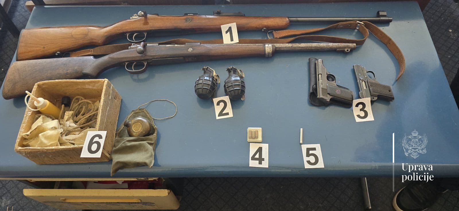Pretres u Beranama: Policija oduzela puške, pištolje, ručne bombe, municiju...