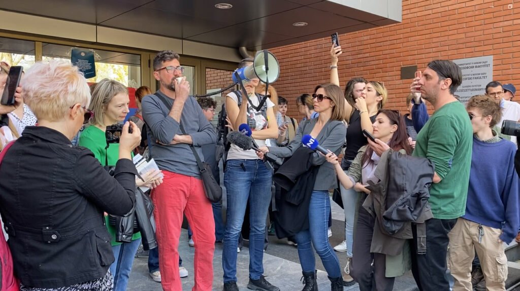 Okončan drugi protest podrške Dinku Gruhonjiću, u ponedjeljak tribina o slobodi govora