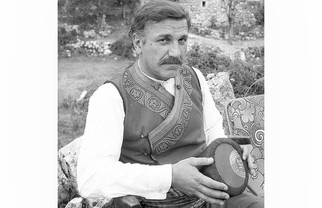 Bato Živojinović i crnogorska kapa