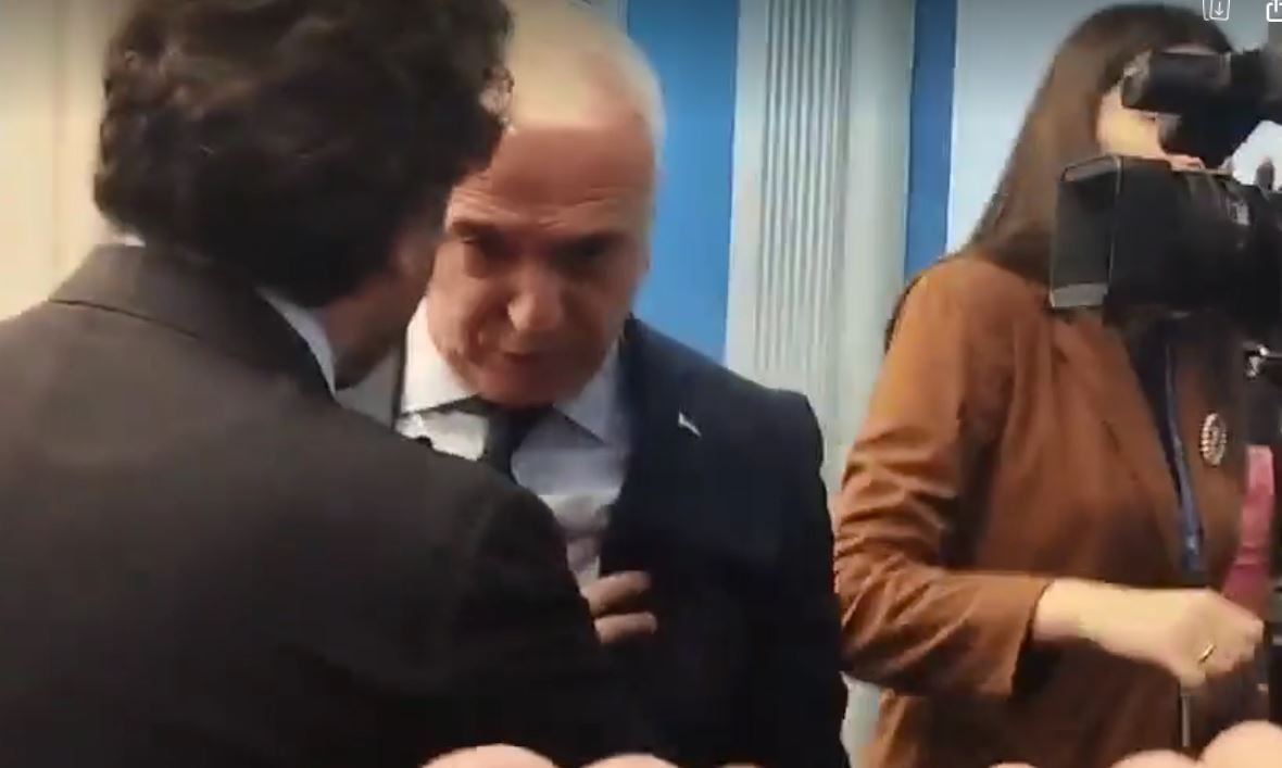Pogledajte snimak: Opet tenzije u Skupštini, Abazović vikao na Đurovića