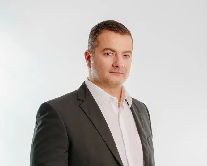 Vuksanović: Postavljanje bilborda "Ponosni na svoje srpsko" je demonstracija samoponiženja i duhovne nemoći