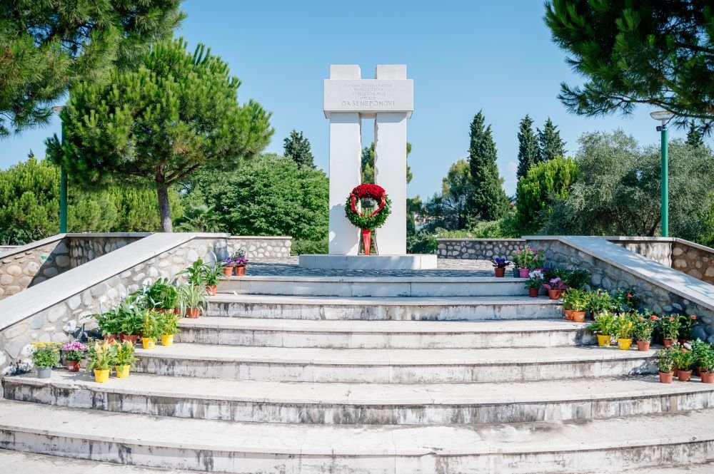 Rastoder: Srebrenica gleda u nas kroz neznane grobove, negatore genocida i praznine u obrazovnom programu