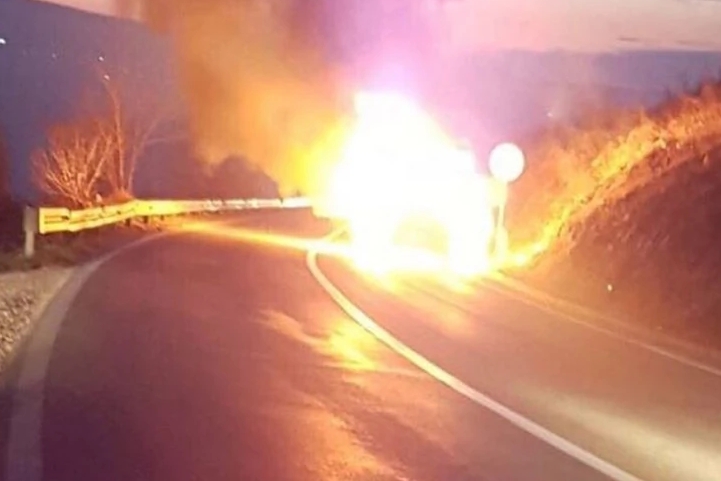 Drama kod Mostara: Mercedes se zapalio u vožnji, u njemu bila trudna žena