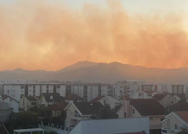 Požar na Veljem brdu i dalje bukti: Mobilisana cjelokupna Služba zaštite i spašavanja