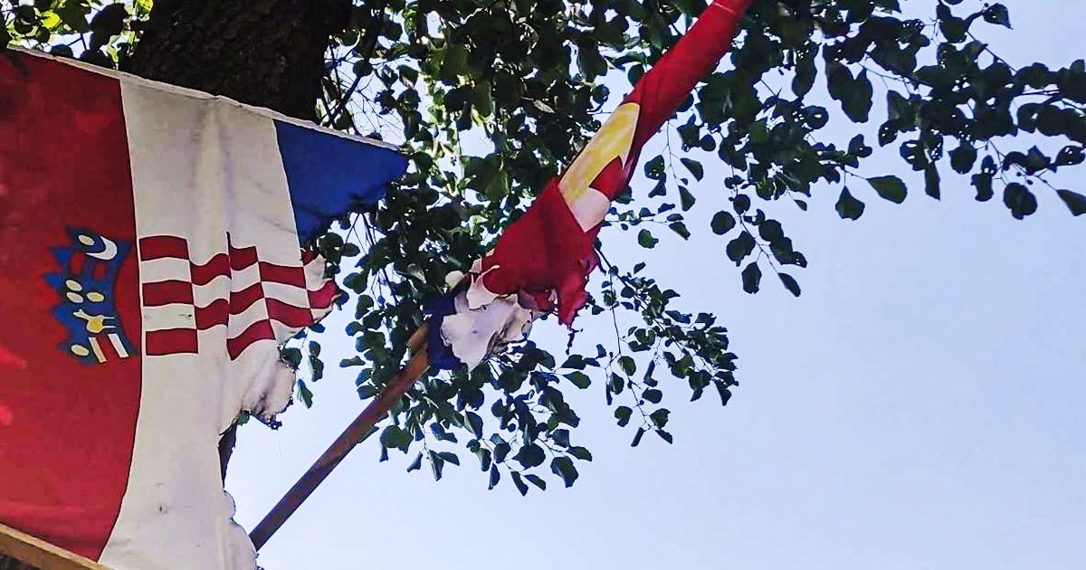 Kod Žepča spaljena zastava Hrvatske