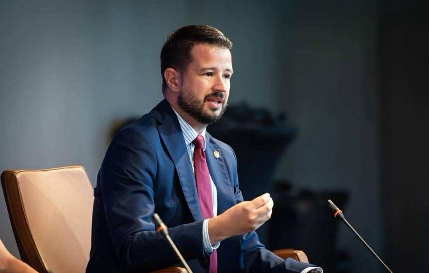 Milatović: Ispitujete me kao dijete u školi - jesi li naučio šta je prava ljubav prema domovini?