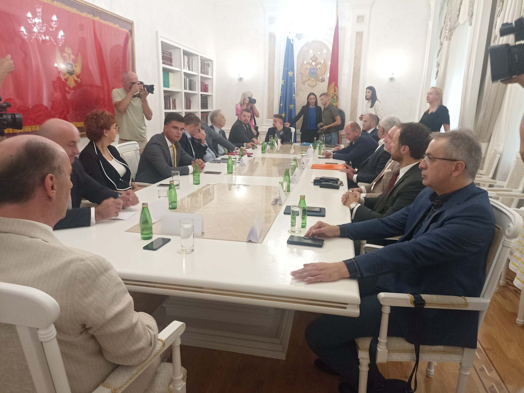U toku sastanak bivše parlamentarne većine od 30. avgusta u Skupštini