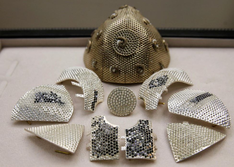 Covid maska od 1,5 miliona dolara za kolekcionara koji ima sve