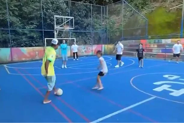 Jamal odmor u Brazilu začinio odlaskom u favelu