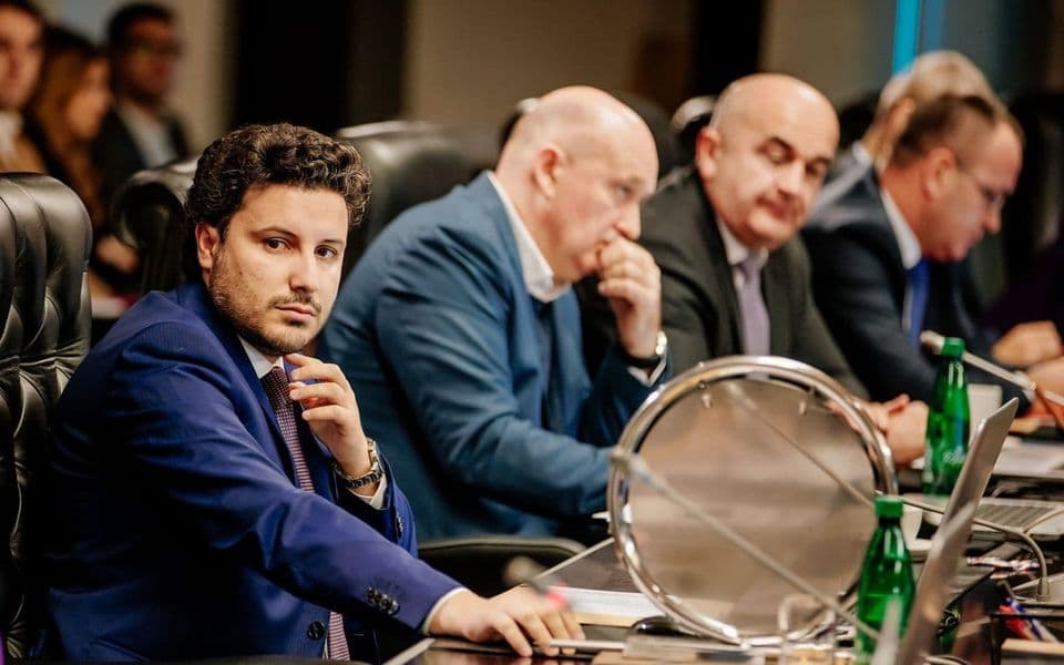 Vlada i direktori iz DF-a i Demokrata omogućili partijsko zapošljavanje više od 10 hiljada građana